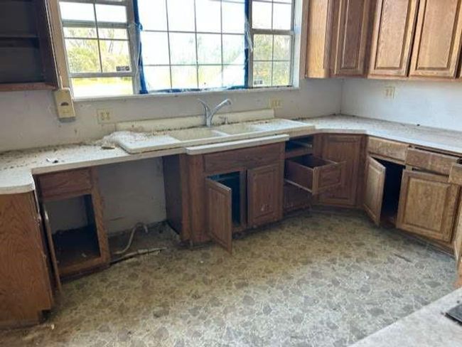 1314 6 Th St, House other with 6 bedrooms, 2 bathrooms and 2 parking in Angleton TX | Image 7