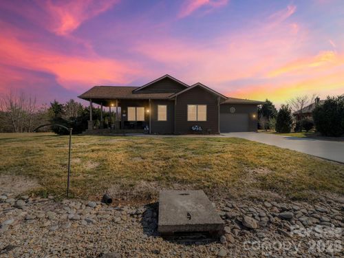 38 Winged Elm Ct, Hendersonville, NC, 28739-0059 | Card Image