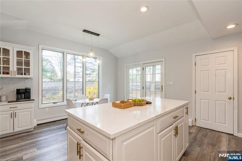 62 Valley Rd, Glen Rock, NJ, 07452-1712 | Card Image