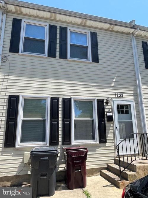 1232 Forrest St, WILMINGTON, DE, 19802-5235 | Card Image