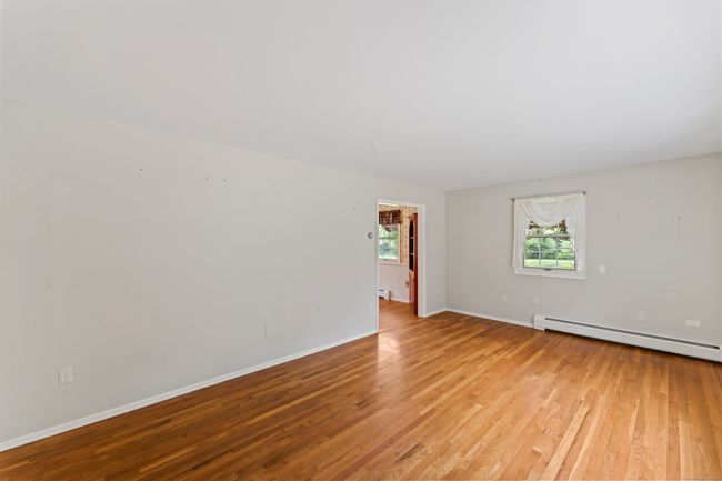 128 Walnut Tree Hill Rd, House other with 3 bedrooms, 2 bathrooms and 2 parking in Sandy Hook CT | Image 12
