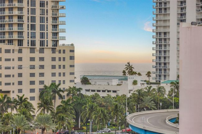 APT-1025 - 17021 N Bay Rd, Condo with 1 bedrooms, 1 bathrooms and null parking in Sunny Isles Beach FL | Image 21