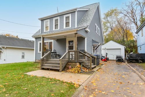 922 Aurora St, Waukesha, WI, 53186-5116 | Card Image