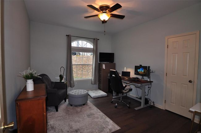 Main floor secondary bedroom w/walk-in closet. | Image 22