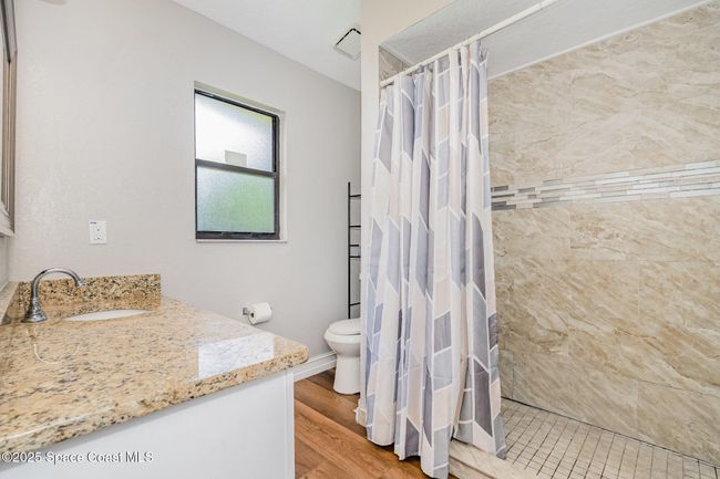 Primary Bathroom w/walk-in shower | Image 16