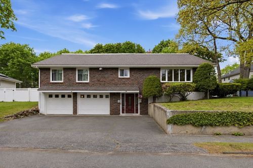 3 Spruce St, Stoneham, MA, 02180 | Card Image