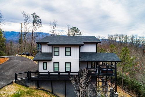 1113 Mathis Hollow Rd, Gatlinburg, TN, 37738 | Card Image