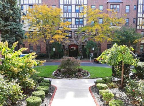 apt-5l-4 Maple Dr, Great Neck, NY, 11021-2011 | Card Image