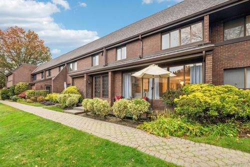 96 Acorn Ponds Dr, Roslyn, NY, 11576-2819 | Card Image