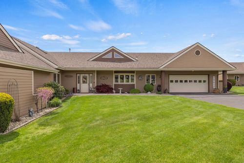 9208 St Andrews Cir, Klamath Falls, OR, 97603-8957 | Card Image