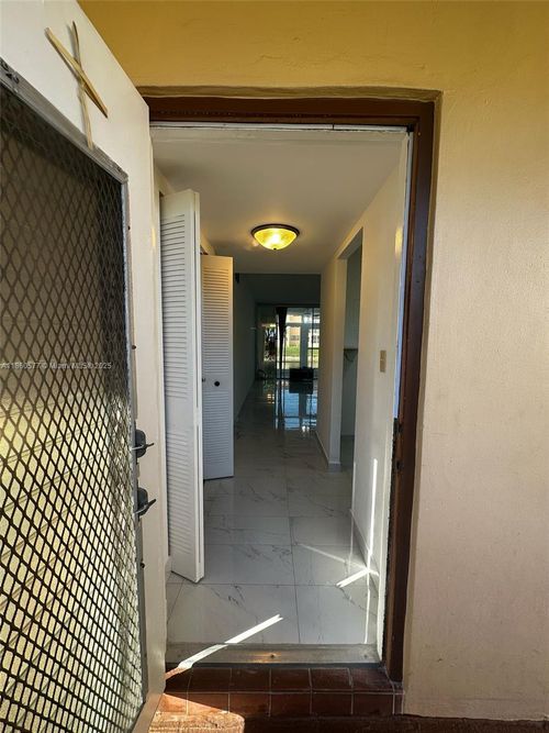 apt-105-8951 Sunrise Lakes Blvd, Sunrise, FL, 33322-6017 | Card Image