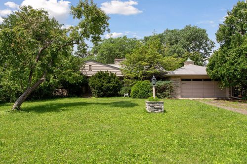 1065 Colby St, Saint Paul, MN, 55116-1803 | Card Image