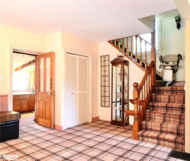 9717 Highway 118, House other with 2 bedrooms, 2 bathrooms and 8 parking in Algonquin Highlands ON | Image 13