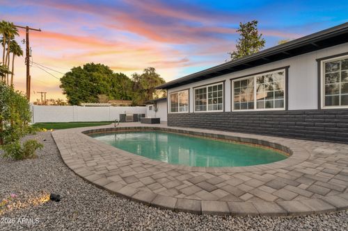 1302 W Golden Ln, Phoenix, AZ, 85021-4433 | Card Image