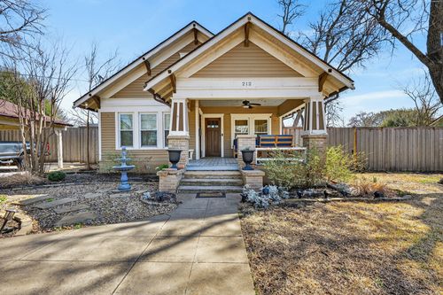 212 N Grand Ave, Waxahachie, TX, 75165-2218 | Card Image