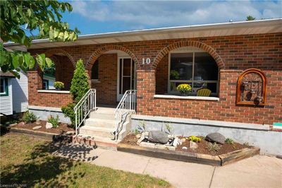 10 Dundas Cres, House other with 4 bedrooms, 2 bathrooms and 3 parking in Saint Catharines ON | Image 1