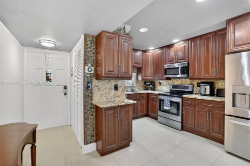 205-8941 S Hollybrook Blvd, Pembroke Pines, FL, 33025-1333 | Card Image