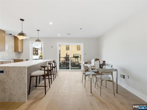 140-138-140 Weigands Ln, Secaucus, NJ, 07094-2124 | Card Image