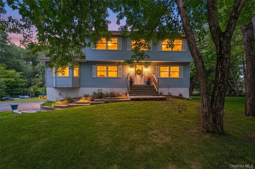 63 Hunt Rd, Wallkill, NY, 12589-4723 | Card Image
