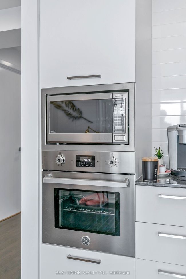 6406 - 14 York St, Condo with 2 bedrooms, 1 bathrooms and 1 parking in Toronto ON | Image 22