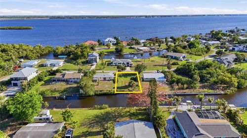 152 Danforth Dr, PORT CHARLOTTE, FL, 33980-2530 | Card Image