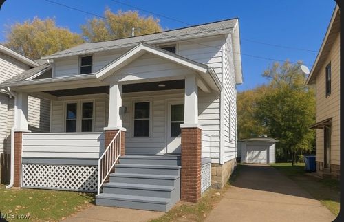 303 Iowa Ave, Lorain, OH, 44052-2238 | Card Image