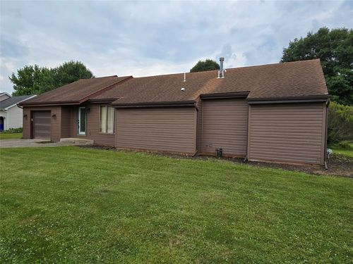204 Stonehaven Dr, Edinboro, PA, 16412-2726 | Card Image