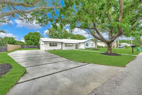 8745 Sw 175th St, Palmetto Bay, FL, 33157-5838 | Card Image