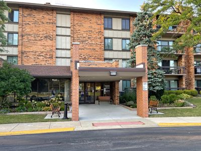 308 - 77 Lake Hinsdale Drive, Condo with 2 bedrooms, 2 bathrooms and 1 parking in Willowbrook IL | Image 1