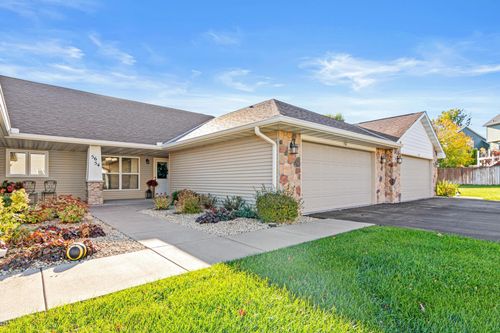 54 Crown Pointe Curv, Hudson, WI, 54016-7776 | Card Image