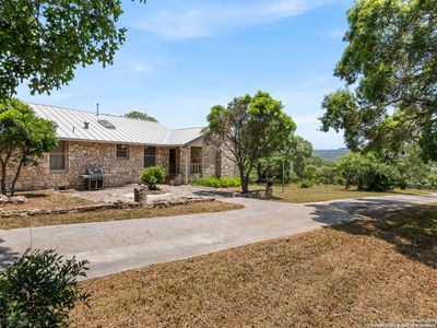 305 Upper Cibolo Creek Rd, Home with 3 bedrooms, 2 bathrooms and null parking in Boerne TX | Image 1