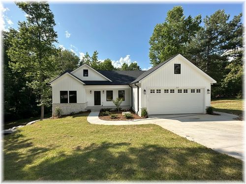 333 Ravens View Dr, Seneca, SC, 29678-2970 | Card Image