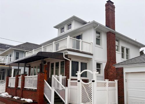 11 Delaware Ave, Long Beach, NY, 11561-1519 | Card Image