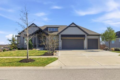 3501 150th St, Leawood, KS, 66224-4000 | Card Image