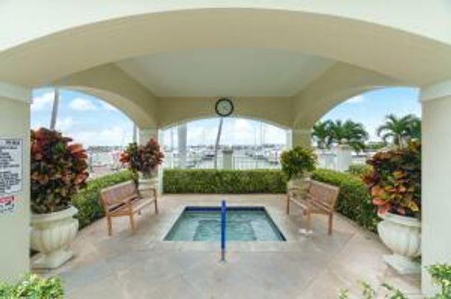 APT-406 - 804 E Windward Way, Condo with 2 bedrooms, 2 bathrooms and null parking in Lantana FL | Image 47