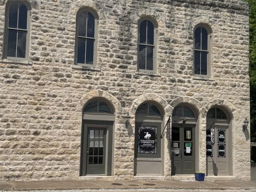 b-101 E Walnut St, Glen Rose, TX, 76043-4863 | Card Image