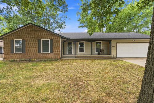925 E Wedgewood Dr, Derby, KS, 67037-1945 | Card Image