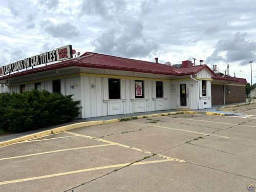 831 W 6th Ave, Emporia, KS, 66801-2603 | Card Image