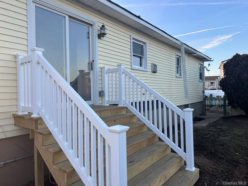 136 Cary Pl, Freeport, NY, 11520-5221 | Card Image