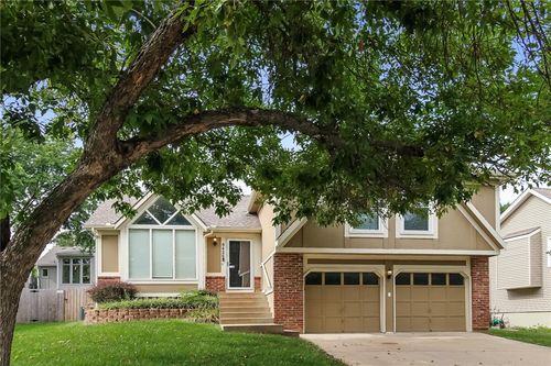 6426 Chouteau St, Shawnee, KS, 66226-3120 | Card Image