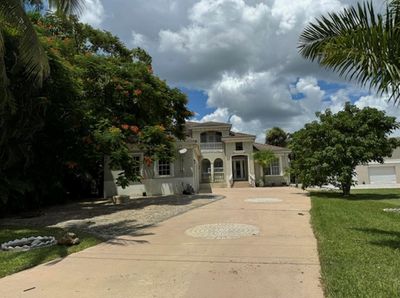 4463 E Riverside Drive, House other with 5 bedrooms, 3 bathrooms and null parking in Fort Myers FL | Image 2