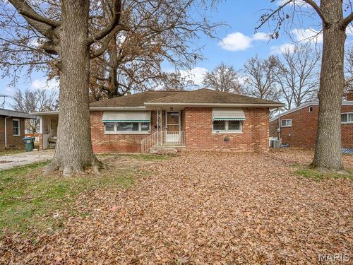 915 S Mill St, New Athens, IL, 62264-1549 | Card Image