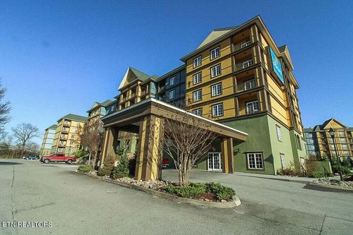 225 Collier Dr, Sevierville, TN, 37862-6911 | Card Image