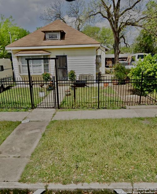 219 Vine St, San Antonio, TX, 78210-2431 | Card Image