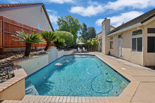 9459 Lockeridge Way, Sacramento, CA, 95829-6057 | Card Image