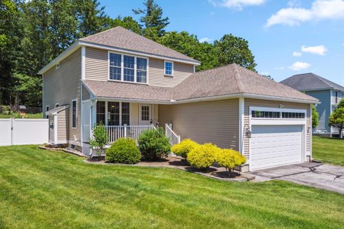 11 Emerson Dr, Derry, NH, 03038-3920 | Card Image