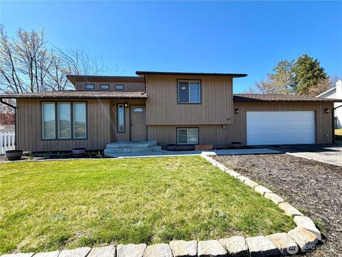 611 Hillcrest Circle Dr, Omak, WA, 98841-9318 | Card Image