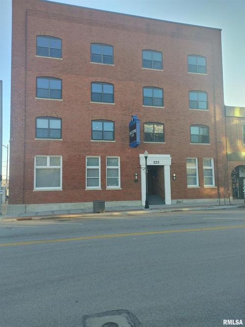 102-225 E 2nd St, Davenport, IA, 52801-1621 | Card Image