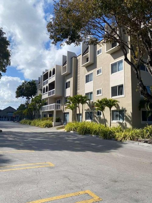 apt-401-7701 Camino Real, Miami, FL, 33143-7122 | Card Image