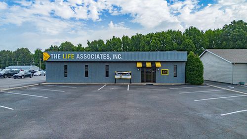 100 W 5th St, Benton, KY, 42025-1124 | Card Image